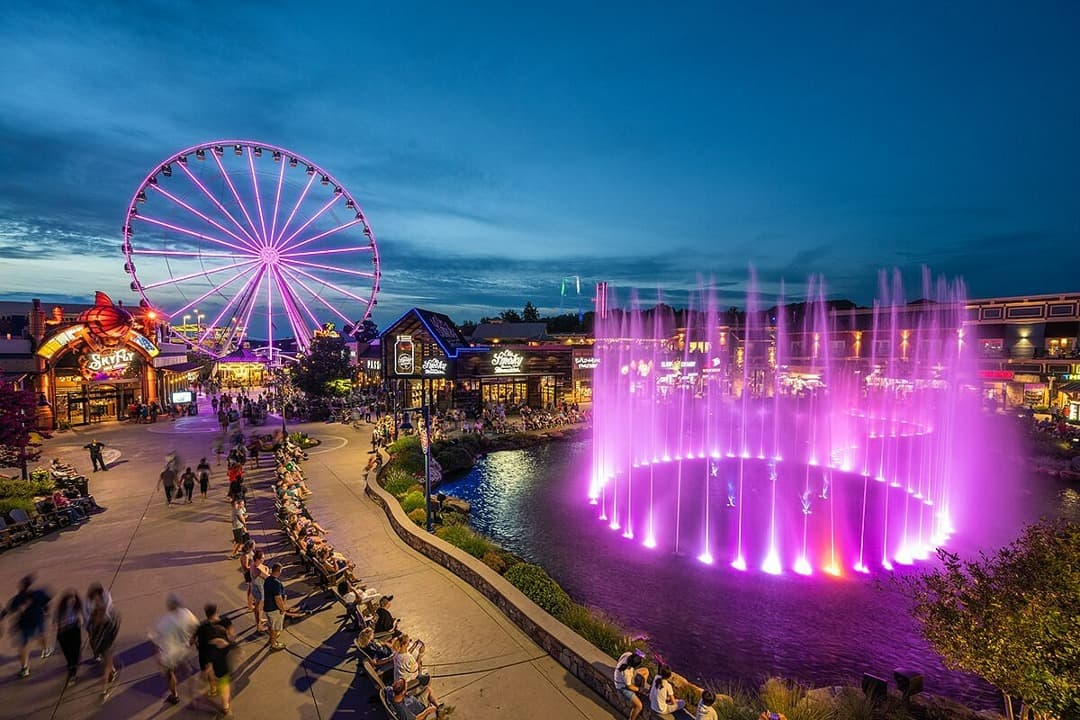 Reasons to visit Pigeon Forge in spring and summer