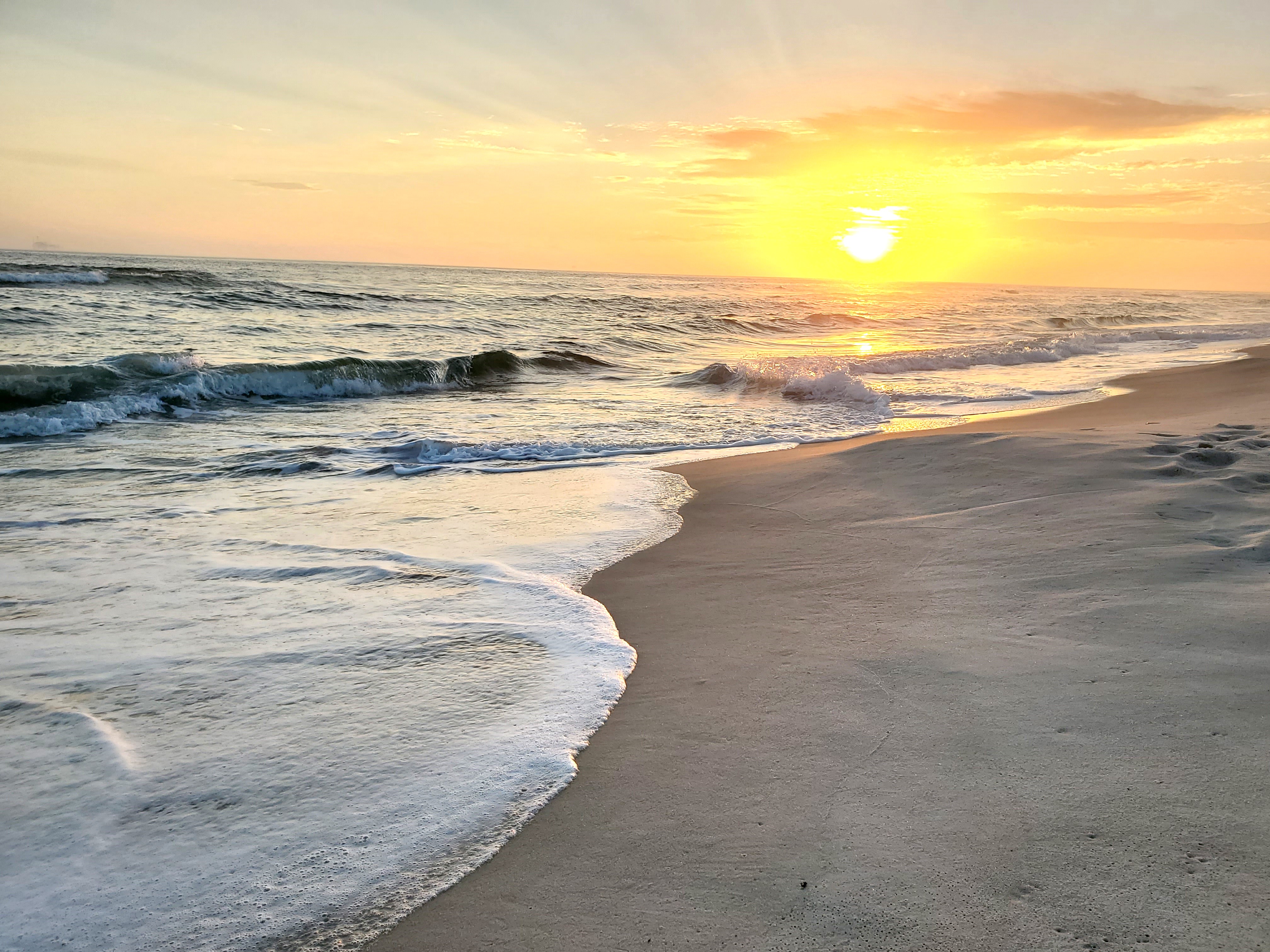 Why someone might choose to visit Fort Morgan, Alabama Beach over nearby destinations like Orange Beach?